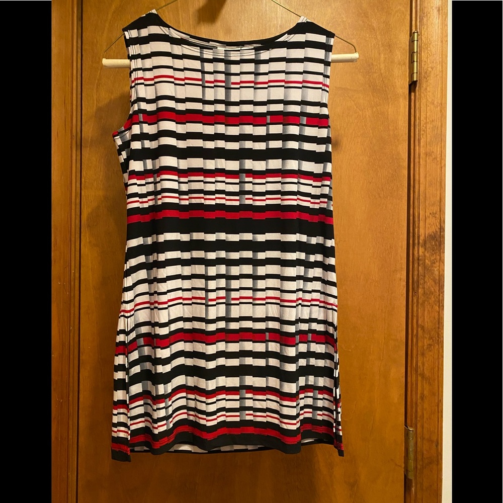 Women with control sleeveless red black white top
